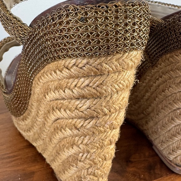 Christian Louboutin - Picture 6 of 7